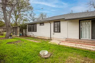 803 Peach St, Seguin, TX 78155 - Photo 22