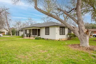 803 Peach St, Seguin, TX 78155 - Photo 2