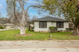 803 Peach St, Seguin, TX 78155 - Photo 20