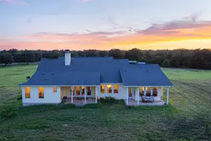 498 N County Line Rd, Elgin, TX 78621 - Photo 2