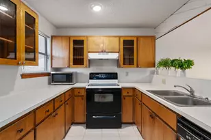 8621 Putnam Dr, Austin, TX 78757 - Photo 12