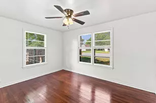 312 S Wilson Ave, Giddings, TX 78942 - Photo 18