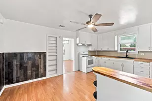 312 S Wilson Ave, Giddings, TX 78942 - Photo 6