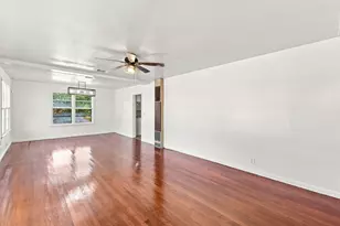 312 S Wilson Ave, Giddings, TX 78942 - Photo 8