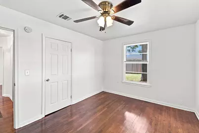 312 S Wilson Avenue, Giddings, TX 78942 - Photo 16