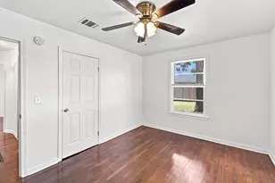 312 S Wilson Ave, Giddings, TX 78942 - Photo 16