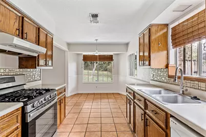 7506 Glenhill Road, Austin, TX 78752 - Photo 10