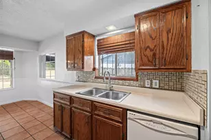 7506 Glenhill Rd, Austin, TX 78752 - Photo 12