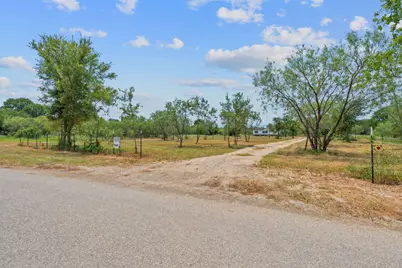 1375 Plant Road, Luling, TX 78648 - Photo 14