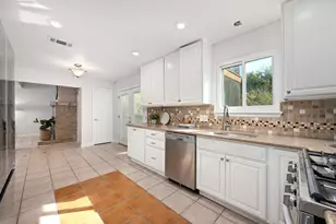 1100 Huntridge Dr, Austin, TX 78758 - Photo 14
