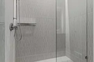 610 Davis St, Austin, TX 78701 - Photo 14