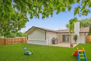 9006 Lodge Ct, Austin, TX 78758 - Photo 12