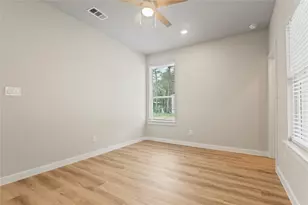 240 Shadow Oak Dr, Bastrop, TX 78602 - Photo 24