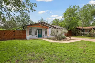 407 Magnolia St, Bastrop, TX 78602 - Photo 1
