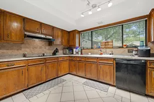 1303 Creekview Dr, Round Rock, TX 78681 - Photo 10