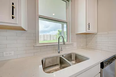 7203 Travertine Spring Drive, Austin, TX 78744 - Photo 18
