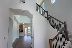 7501 Boyd Hvn Dr, Austin, TX 78744 - Photo 2