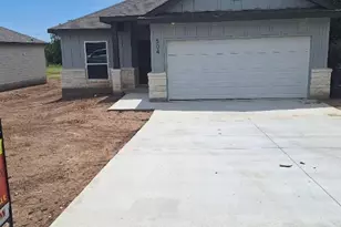 504 S Story Streets, Florence, TX 76527 - Photo 8