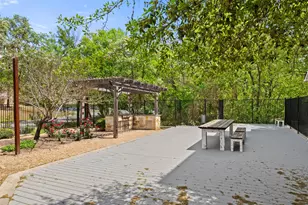 2713 Halcyon Dr, Austin, TX 78702 - Photo 28