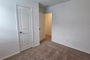 704 Commander Abbott Dr, Jarrell, TX 76537 - Photo 16