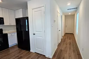 704 Commander Abbott Dr, Jarrell, TX 76537 - Photo 8