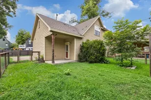 3211 Holton St, Austin, TX 78702 - Photo 2