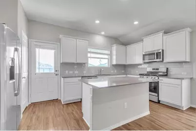 240 Madrid, Kyle, TX 78640 - Photo 4