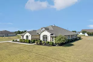 100 S Buckboard St, Liberty Hill, TX 78642 - Photo 2