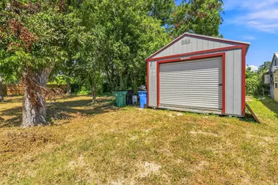 210 E Cedar Street, Seguin, TX 78155 - Photo 24