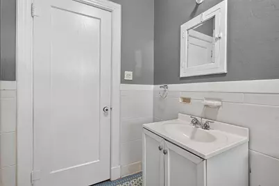 210 E Cedar Street, Seguin, TX 78155 - Photo 14