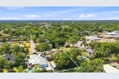 210 E Cedar Street, Seguin, TX 78155 - Photo 28