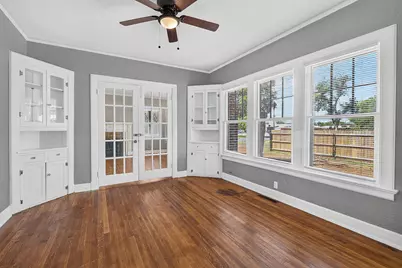 210 E Cedar Street, Seguin, TX 78155 - Photo 6