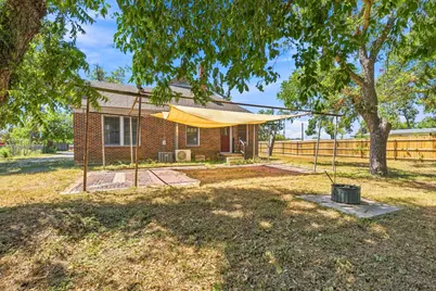 210 E Cedar Street, Seguin, TX 78155 - Photo 22