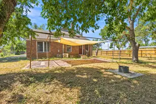 210 E Cedar St, Seguin, TX 78155 - Photo 22