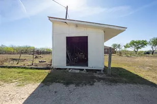 2412 Williamson Rd, Lockhart, TX 78644 - Photo 24