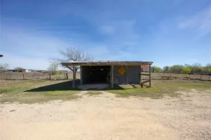 2412 Williamson Rd, Lockhart, TX 78644 - Photo 12