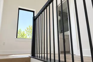 605 E 55th St, Austin, TX 78751 - Photo 8