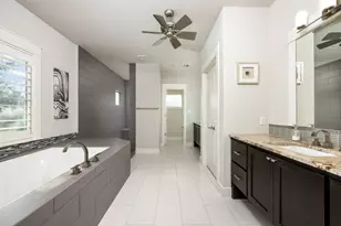 6009 Woodcrest Dr, Austin, TX 78759 - Photo 16