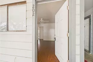 803 W 28th St, Austin, TX 78705 - Photo 6