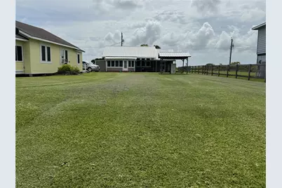 549 Marshall Johnson Avenue S, Port Lavaca, TX 77979 - Photo 2