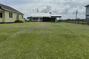 549 Marshall Johnson Ave S, Port Lavaca, TX 77979 - Photo 2