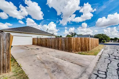 1021 Black Locust Drive W, Pflugerville, TX 78660 - Photo 18