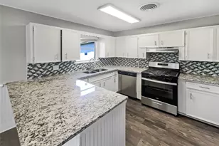 1105 E 17th St, Georgetown, TX 78626 - Photo 2