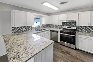 1105 E 17th St, Georgetown, TX 78626 - Photo 2