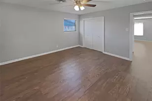 1105 E 17th St, Georgetown, TX 78626 - Photo 4