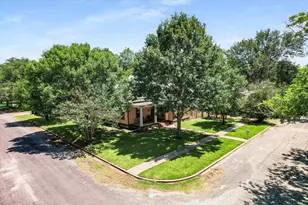 506 Gresham St, Smithville, TX 78957 - Photo 32