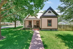 506 Gresham St, Smithville, TX 78957 - Photo 1