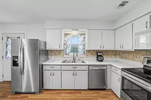 405 S Pine St, Georgetown, TX 78626 - Photo 10