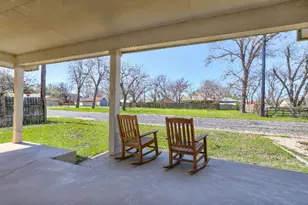 405 S Pine St, Georgetown, TX 78626 - Photo 4