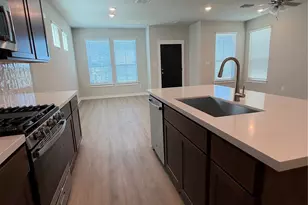 136 Hartson Dr, Taylor, TX 76574 - Photo 2